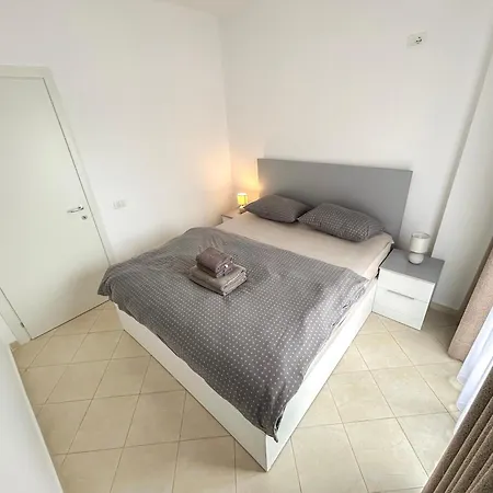 Apartment 2 Bedroom 1122