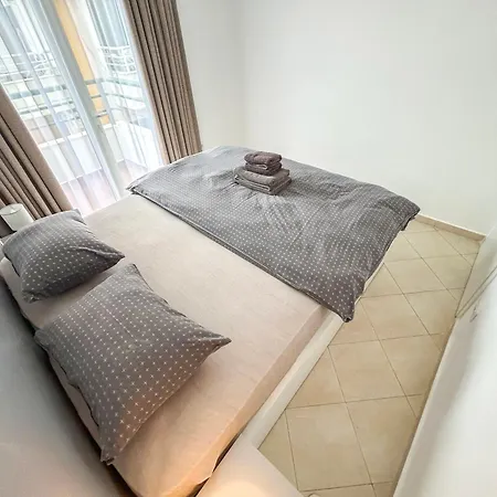 Apartment 2 Bedroom 1122